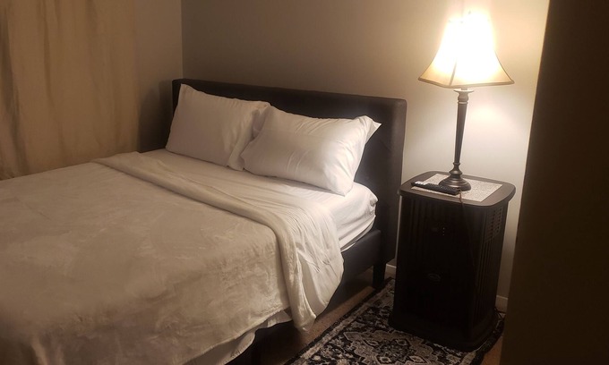 Laurel House | Chez Luxury Room R#1&3 2guests/Family. $90per/n. *R #2 Mas/bedroom $90p/Night