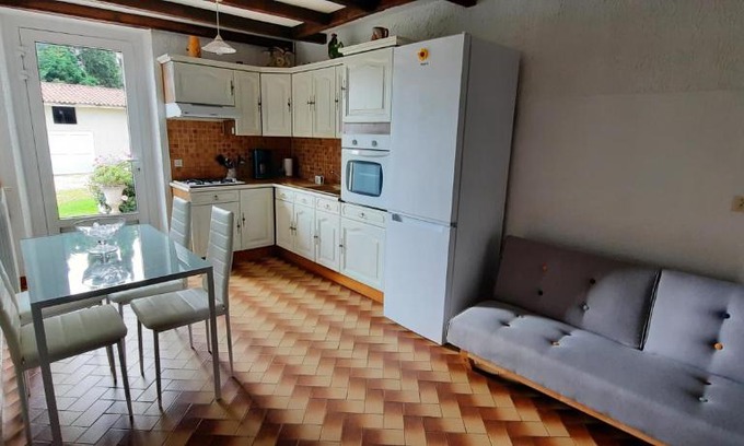 Boresse-et-Martron Apartment | Chez Mamie Krema à la campagne