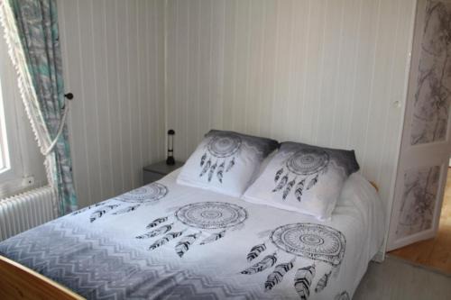 Le Neubourg Apartment | chez mary et bruno