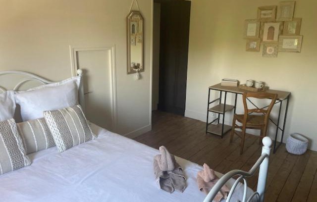 Charleville-Mezieres House | Chez Mathilde et Gaby, chambre d'hôtes