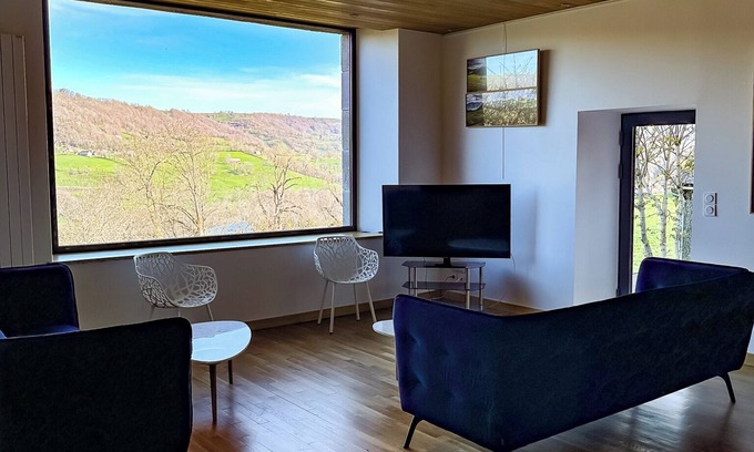 Raulhac House | Chez Mimi - La Petite Maison, charming gîte in Raulhac