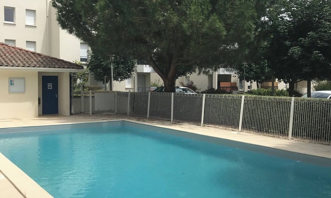 Poitiers Apartment | Chez Pia, apartment with swimming pool