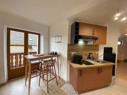 Veyrier-du-Lac Apartment | Chez Victor - parking, balcon, proche lac & rando