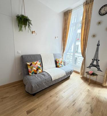 Les Halles Apartment | Chez Zenovia