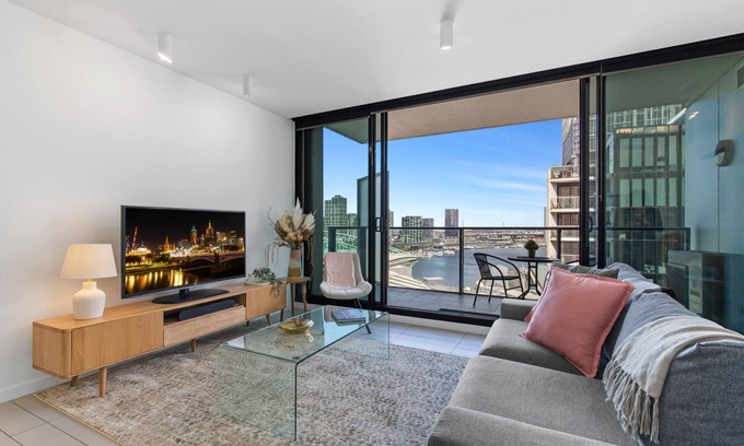 Docklands Apartment | Chic 1-Bed with Harbour Views & Pool by Tram Line
