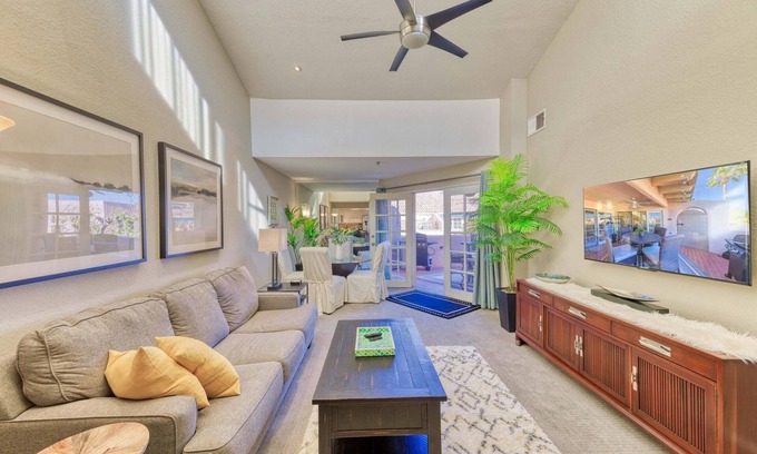 Downtown Palm Springs Condo | Chic 1-bedroom, 2 baths condo in the heart of Palm Springs.
