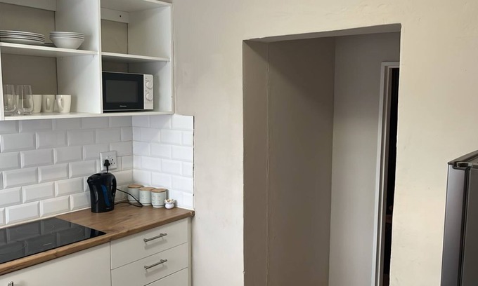 Windhoek Apartment | Chic 1-bedroom apartment with WiFi, AC in peaceful Windhoek