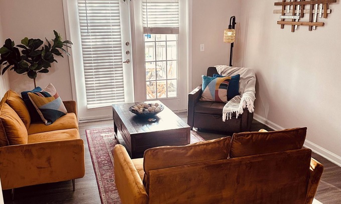 George Bush Park/Eldridge Apartment | Chic 1-bedroom apartment with AC, fitness room in wonderful Houston