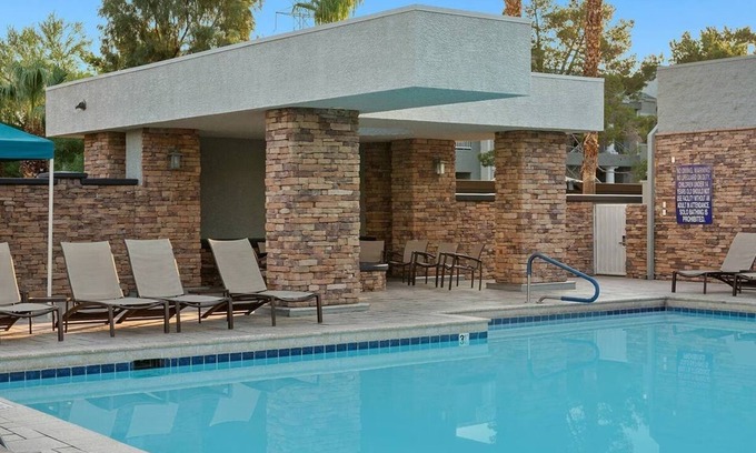 Las Vegas Resort | Chic 1-bedroom resort with Pool & fitness room, Shuttle service to the Strip