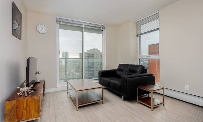 Downtown Edmonton Apartment | Chic 1BR Apt with Rooftop Patio near Jasper Avenue
