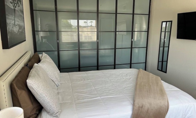 Cabo Del Rio Condo | Chic 2-bedroom condo in Scottsdale - January bonus free stay in Sedona.