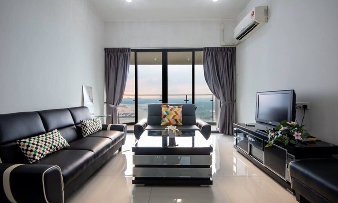 Central District Apartment | Chic 3BR in Danga Bay with Water Views & Parking
