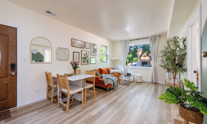 Irving Park House | Chic 3BR King Bed+Work-Friendly+ Firepit