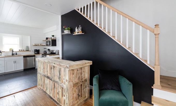 Cleveland House | Chic 4 BR: Minutes to Cleveland Clinic, CWRU & UH!
