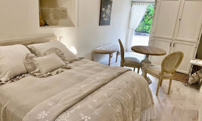 Saint-Rabier Apartment | Chic and cosy studio in a Périgord noir hamlet, near Hautefort/Montignac