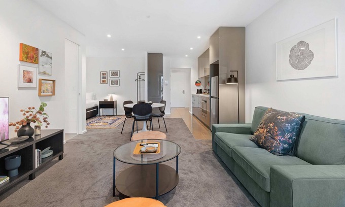Melbourne Central Business District Apartment | Chic Apartment In Melbournes Heart