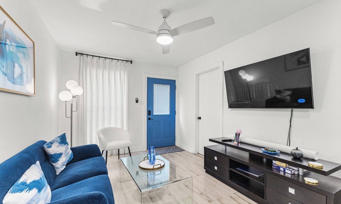 Woodland Heights Apartment | Chic Apartment in vibrant Houston Heights