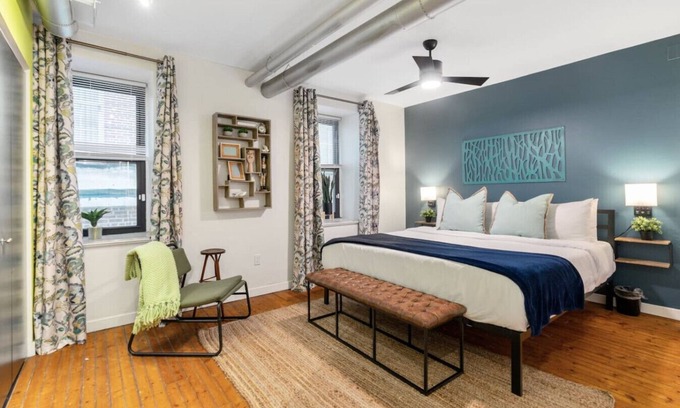Old City Apartment | Chic Apartment with King Bed in Old City