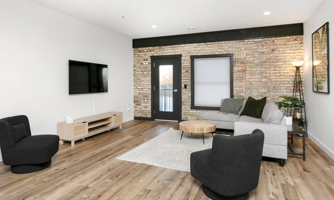 Dilworth Condo | Chic Condo in the Beautiful Rail District!