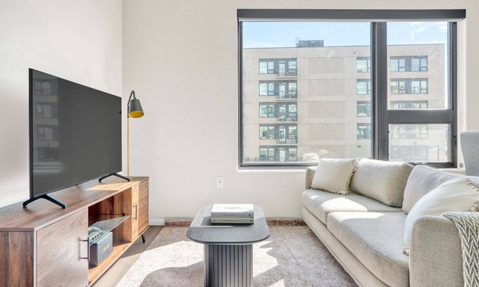 Congress Park Apartment | Chic Congress Park 1BR w/ Gym & Pool, near shops & dining, by Blueground