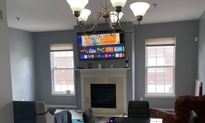 Southfield Condo | Chic & Cozy Condo w/ multi freeway access