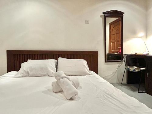 Tunku House | Chic Designer Room Near LRT Petaling Jaya