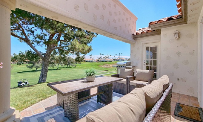 Palm Desert Condo | Chic & Elegant Golf Course Condo