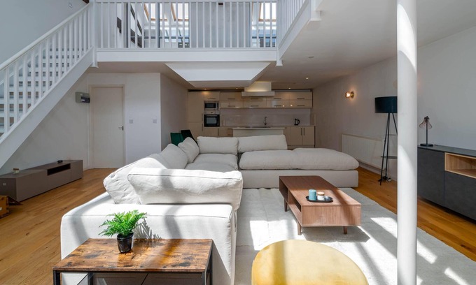 South Hampstead Apartment | Chic Industrial-Minimalist Duplex in Hampstead