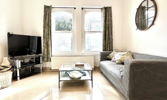 Avonmore and Brook Green Apartment | Chic Kensington Olympia home, 2bed/2bath for a perfect London stay!
