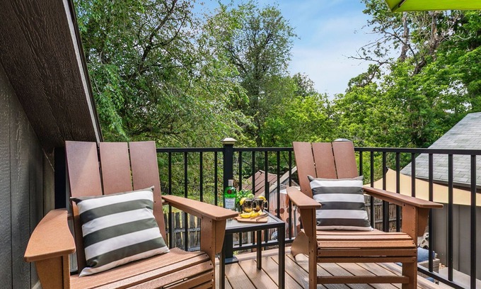 Martinez Park Apartment | Chic Luxury Retreat in Old Town Walk Everywhere!