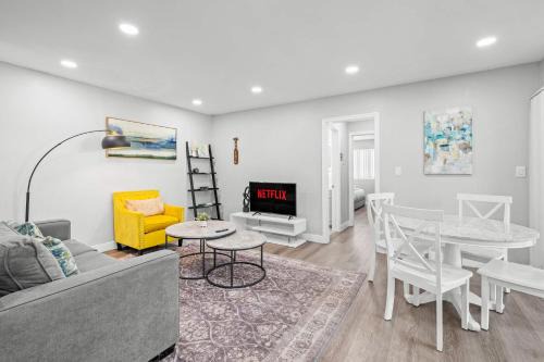 Altadena Apartment | Chic Modern Stay w Patio Near LA Best Sights6