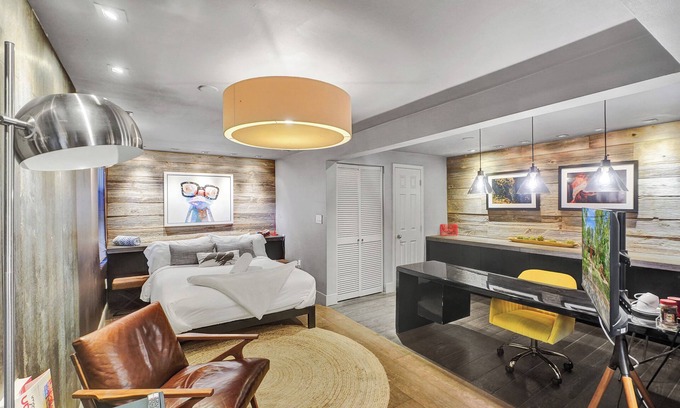 Northeast Miami House | Chic Morningside Garden Suite