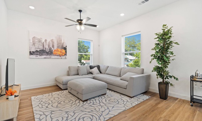 Downtown Memphis House | Chic new build 2BR/2BA near downtown Memphis