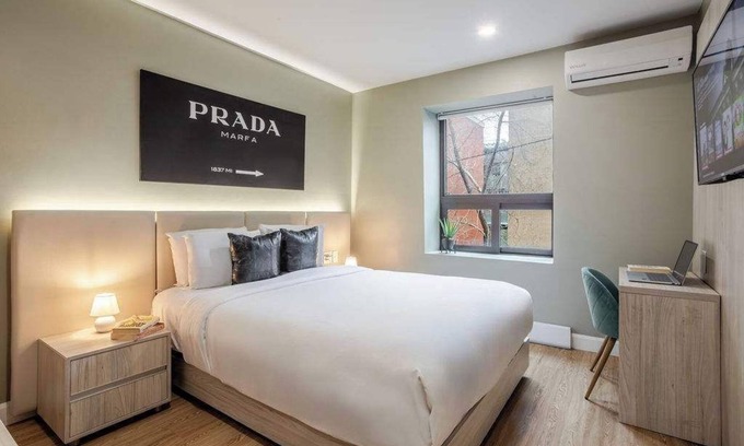 Gay Village Hotel | Chic Queen – DT MTL Village
