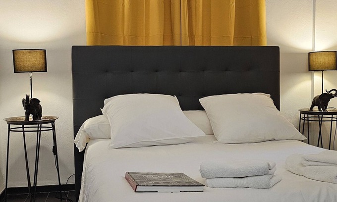 Petit-Bourg House | Chic Room in a beautiful 1930s Art Deco property