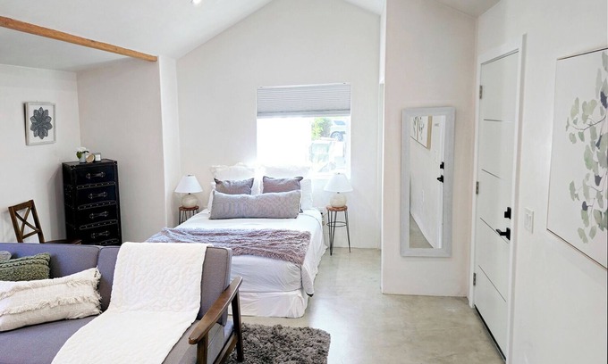 Westside Cottage | Chic Spanish Casita in beautiful Santa Barbara with WiFi and AC