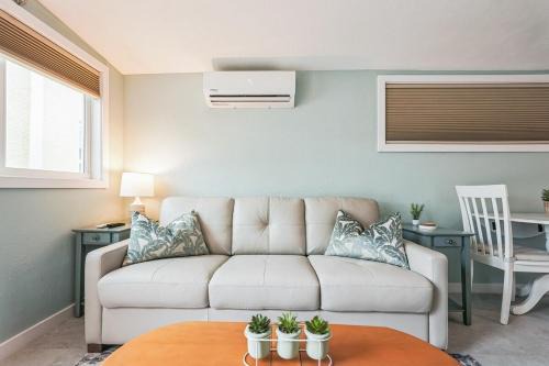 Siesta Key Village Apartment | Chic Studio Cottage - Walk to Siesta Key Beach!
