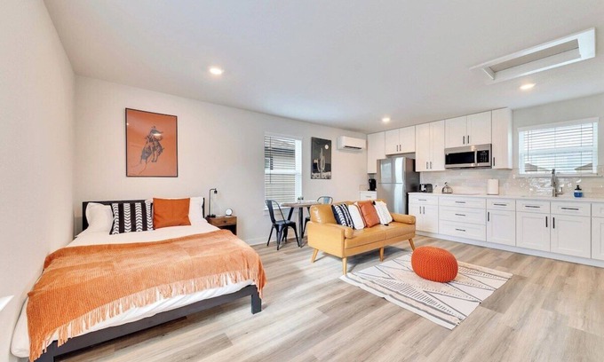 Kyle Apartment | Chic Studio Near TXST University