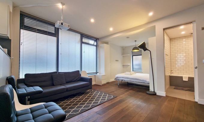 Stepney Green House | Chic Studio w Terrace | PTK| Pass the Keys