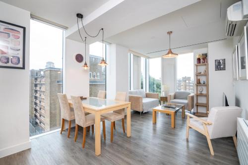 Cathedrals Apartment | Chic & Stylish 2-Bed in the Heart of London