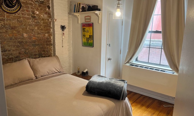 Williamsburg Apartment | Chic & Sunny Apartment in Prime Williamsburg