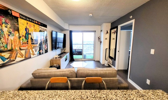 Wallace Emerson Condo | Chic Toronto Apartment With Balcony, Parking & Gym