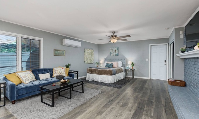 Royal Crest Rancheros Apartment | Chic Vegas Studio - Pool, Patio, BBQ+ 3 Miles to Strip!
