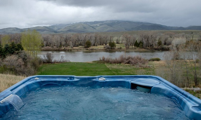 Livingston House | Chicory on the Yellowstone - Located on the Yellowstone River with a hot tub!