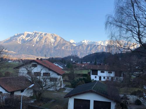 Oberaudorf Apartment | Chiemgau Comfort B8 Ferienwohnung Oberaudorf mit direktem Bergblick auf den Kaiser sowie Hallenbad und Sauna