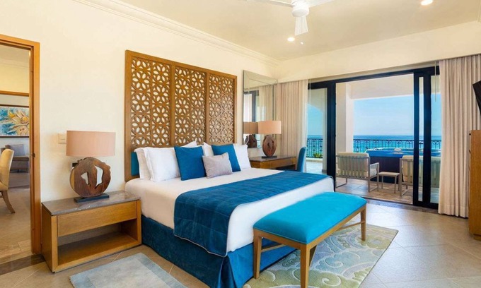 San Jose del Cabo Condo | Chileno Bay luxury 4 bedroom oceanfront suite with private balcony and hot tubs