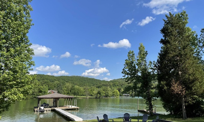 Ten Mile House | Chill on Watts Bar Lakefront with Private Dock!