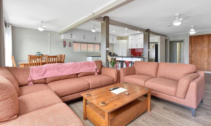 Cessnock Apartment | Chillout with Pool in Hunter Valley & Wineries - FREE WiFi - Swimming Pool - Wineries - Concerts - HV Gardens & Zoo