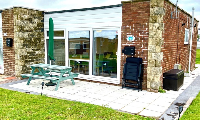 Freshwater House | CHINE COTTAGE self-catering coastal bungalow in rural West Wight