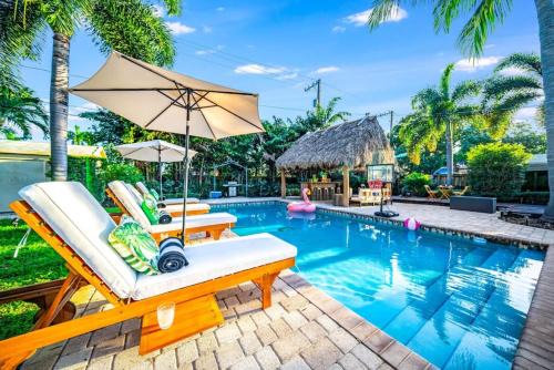 Pompano Beach House | Chique Pool and Tiki Resort